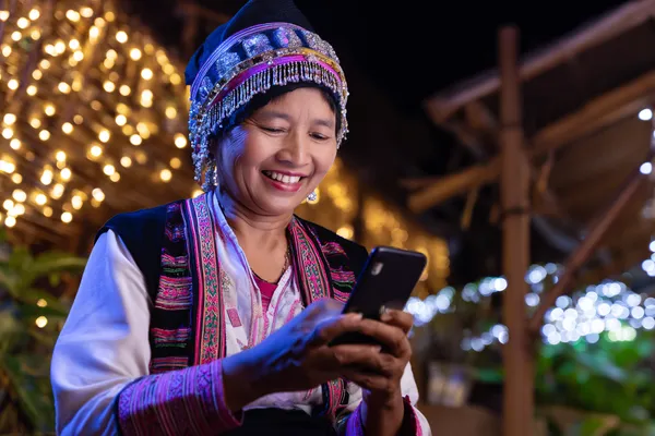 7000 BDT ক্যাসিনো — প্রবেশ করুন আমাদের বিলাসবহুল ক্যাসিনো অভিজ্ঞতায় নিয়ন আলোয় আলোকিত পরিবেশে ক্যাসিনো চিপ হাতে এক অভিজাত নারী—যা 7000 BDT–এর প্রিমিয়াম অনলাইন ক্যাসিনো পরিবেশকে তুলে ধরে।